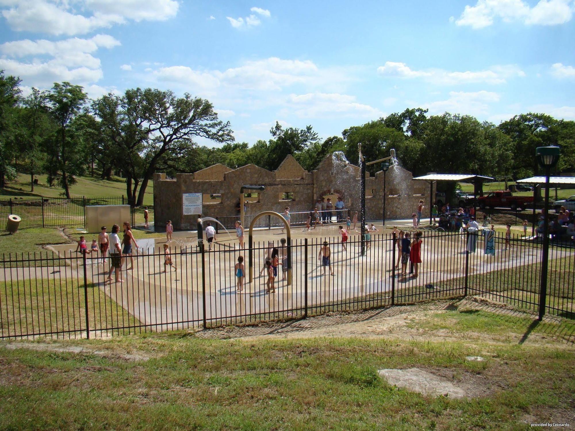 Days Inn By Wyndham Gatesville Esterno foto